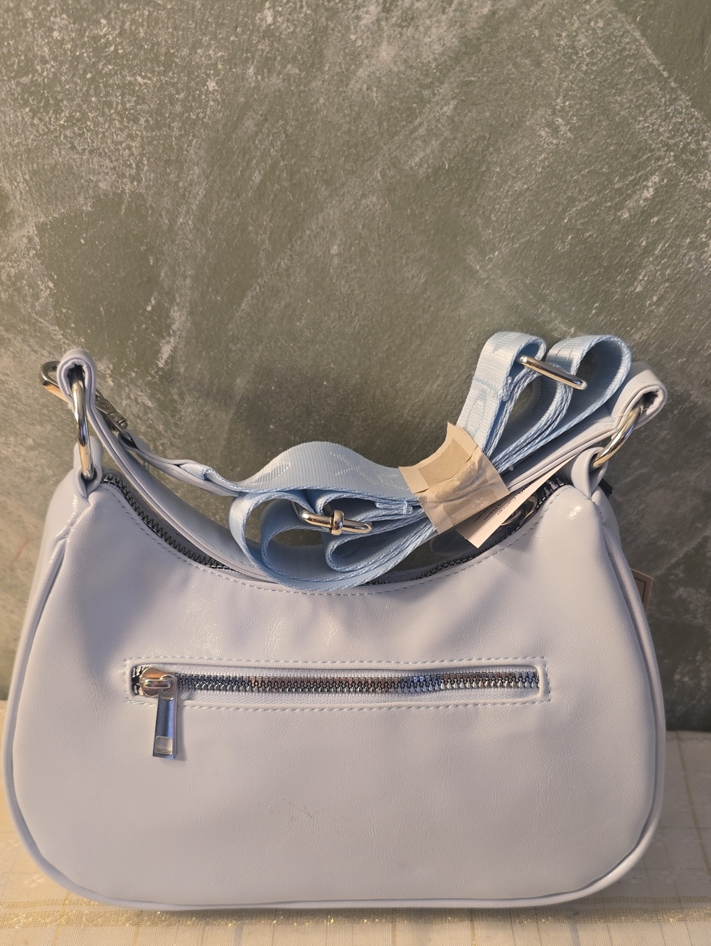 XOXO Vegan Leather Quilted Crossbody Bag in Light Blue, Wide Strap Adjust New - Picture 4 of 6